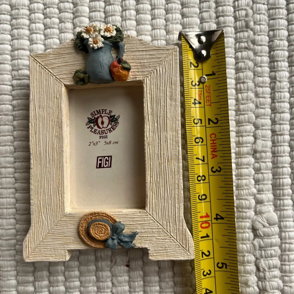 Vtg 1997 Figi Graphics Daisy Bouquet Mini Picture Frame 2x3 Cream PF-PL-201